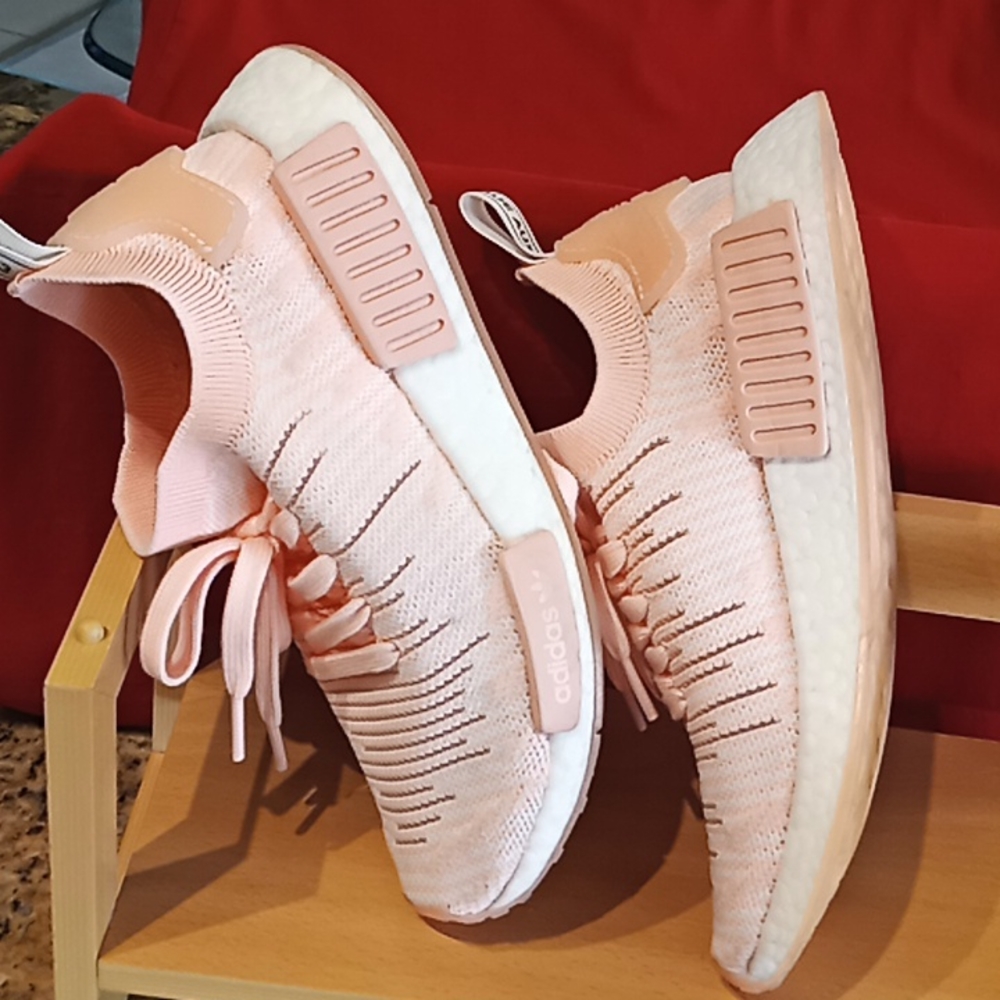 ADIDAS Originals Womens Primeknit Sneakers Style Code AQ1119. Size 6. Light Pink - Picture 3 of 16